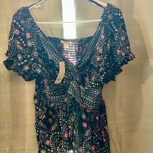 Francesca's Collections Black and Red Patterned Blouse